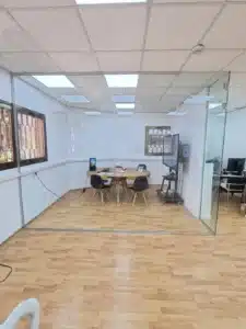 מחיצות זכוכית ליצרת הפרדה מושלמת בין חדרים